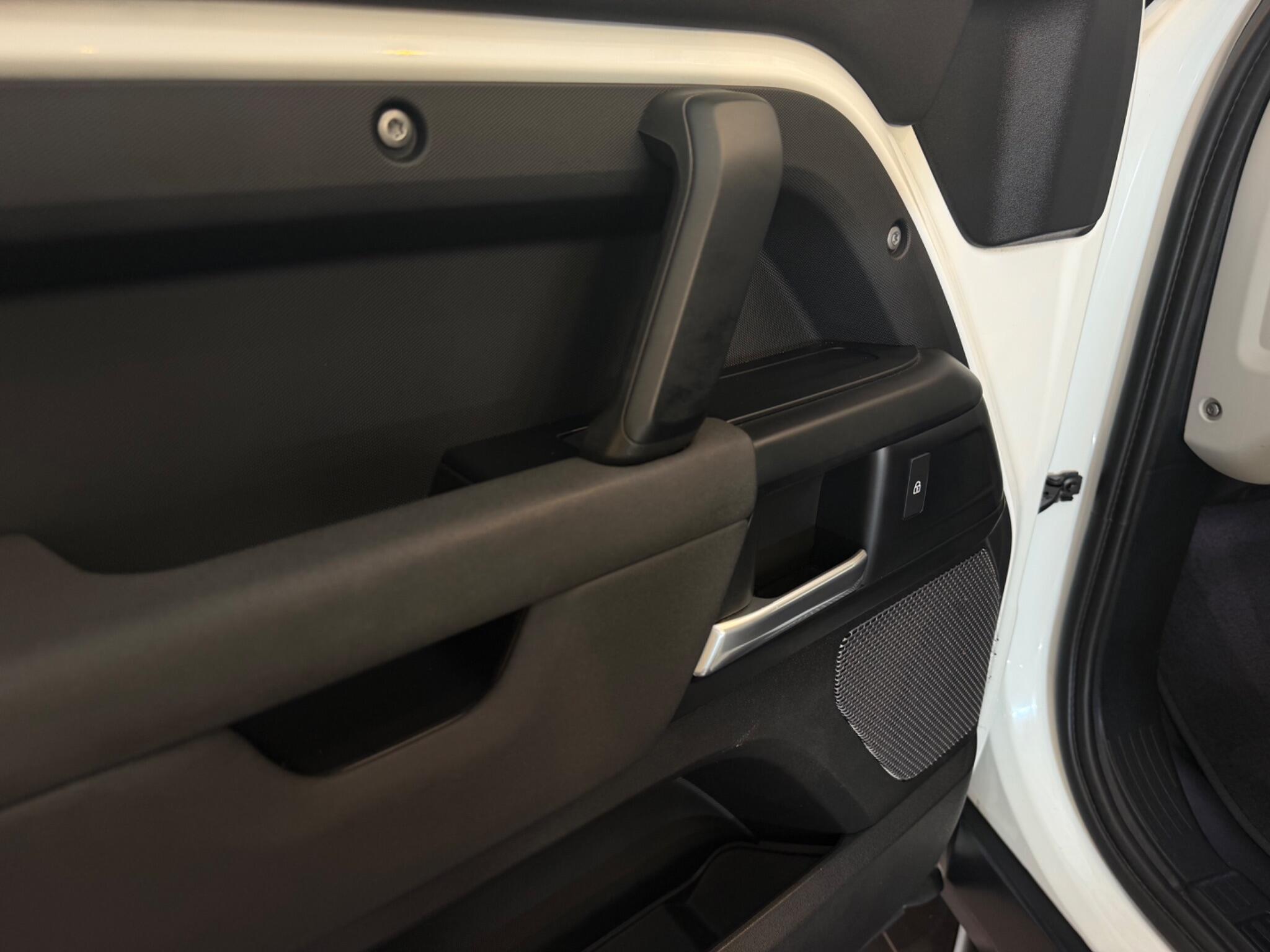 Land Rover Defender 110